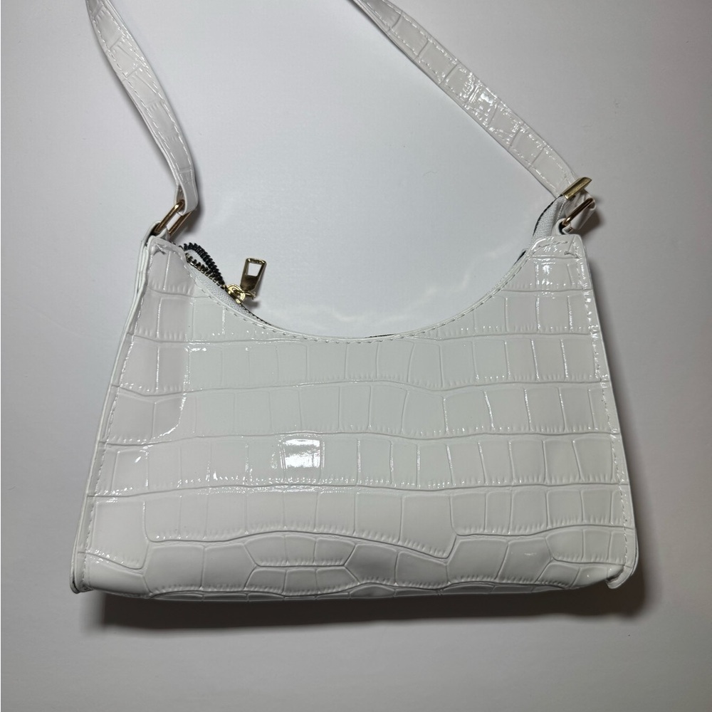 Elegant White Croc-Embossed Shoulder Bag